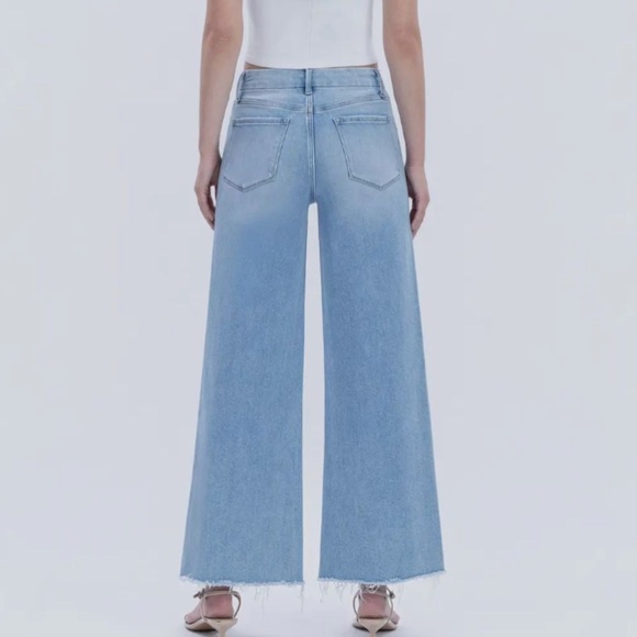 NWT Flying Monkey Wide Leg High Rise Jeans Light Wash - Picture 3 of 4